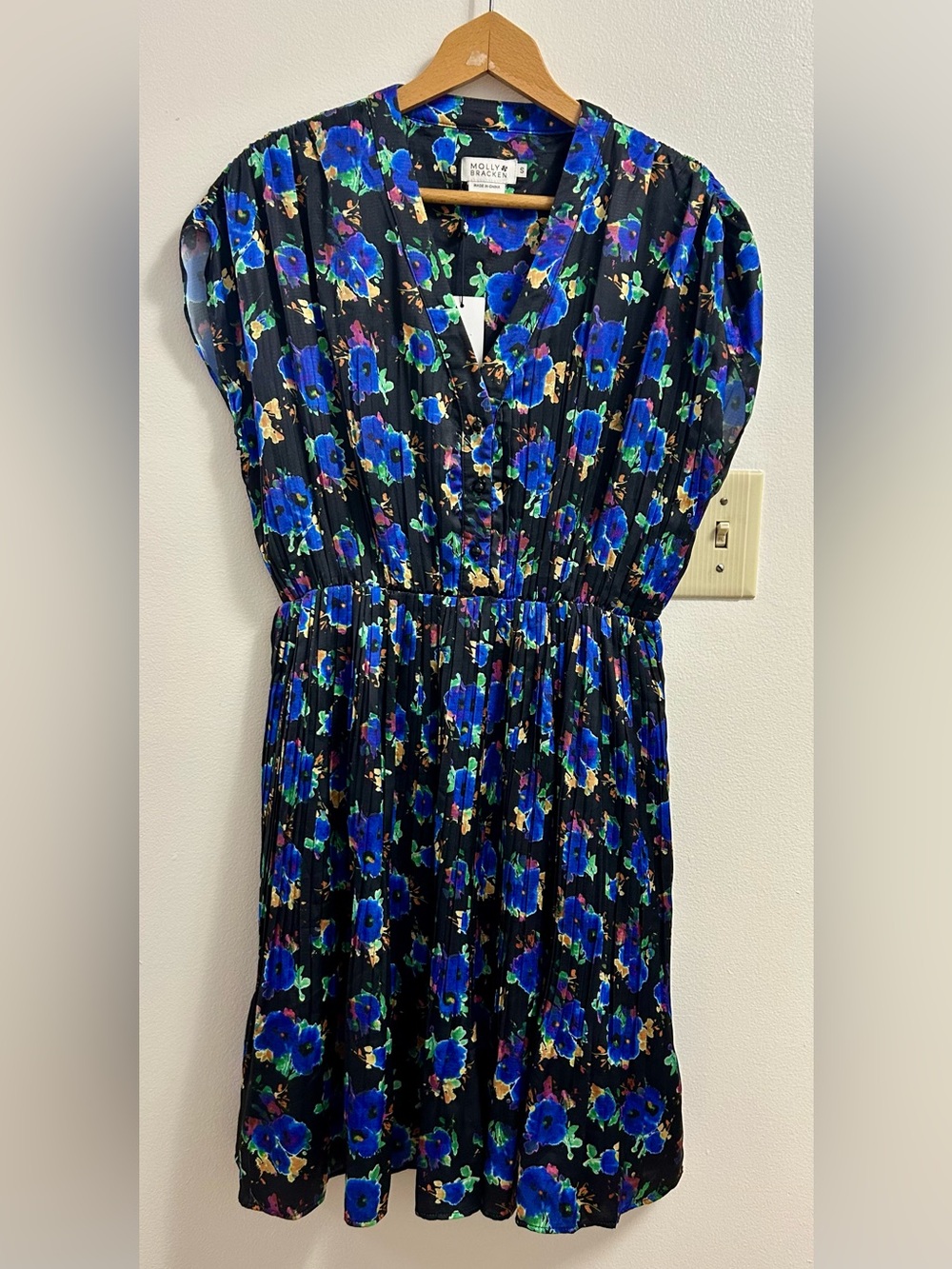 Molly Bracken Black Floral V-Neck Dress -NWT (small)
